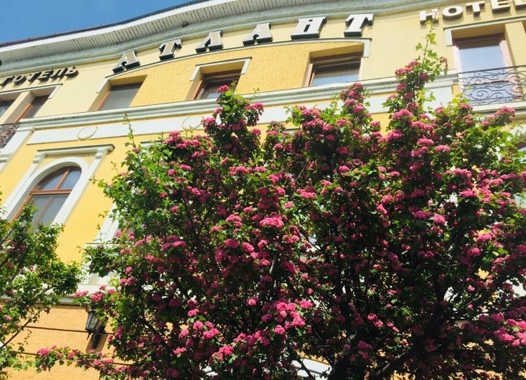 Atlant Hotel Ujhorod Exterior foto