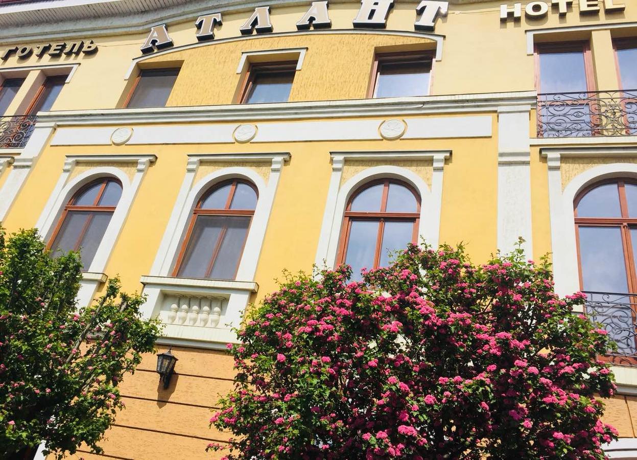 Atlant Hotel Ujhorod Exterior foto