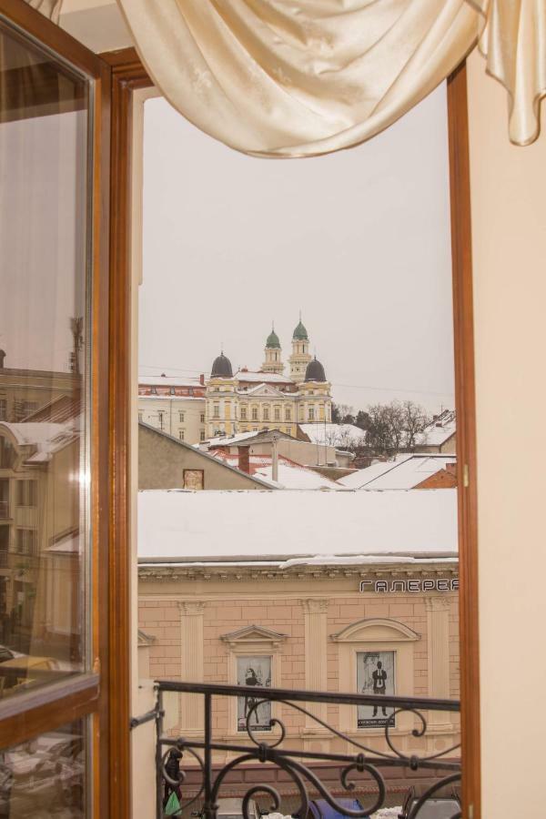 Atlant Hotel Ujhorod Exterior foto